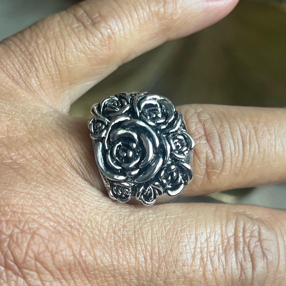 Park Lane “Rose Garden Ring” size 9 Elegant Silver Rose Ring